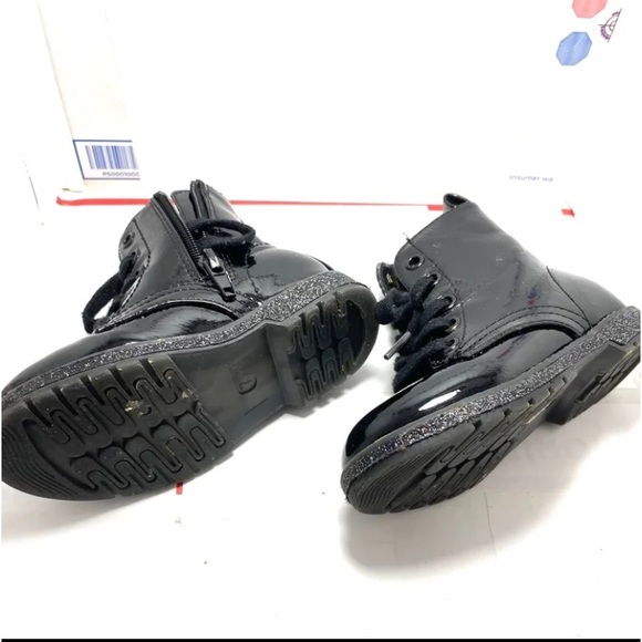 Toddler boots size 7 - Picture 2 of 7